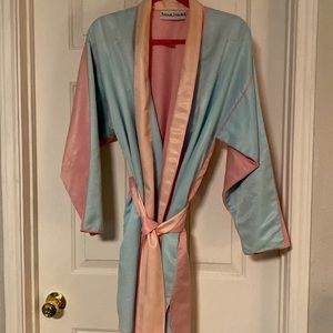 Fernando Sanchez short robe. Excellent condition.
